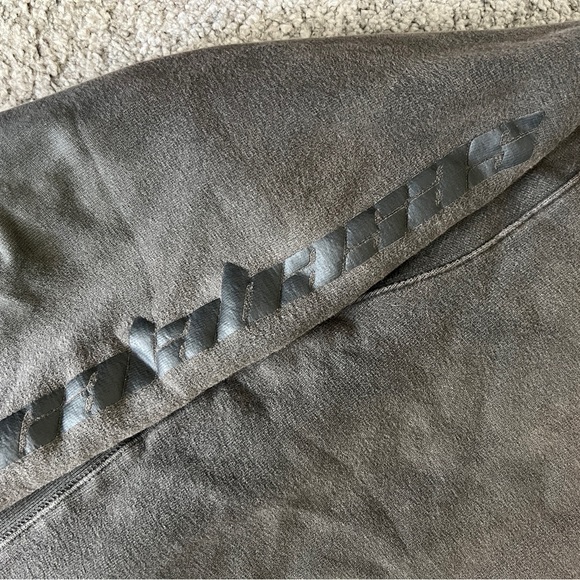 Yeezy Season 4 Ribbed “Calabasas” Sweatshirt - Picture 3 of 5